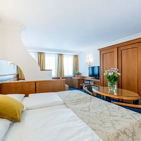 Mondschein Hotel 4*